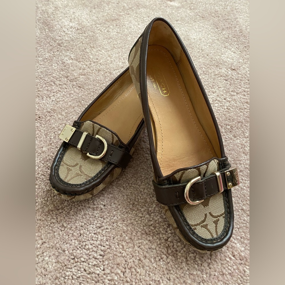 Coach size 5 flat
